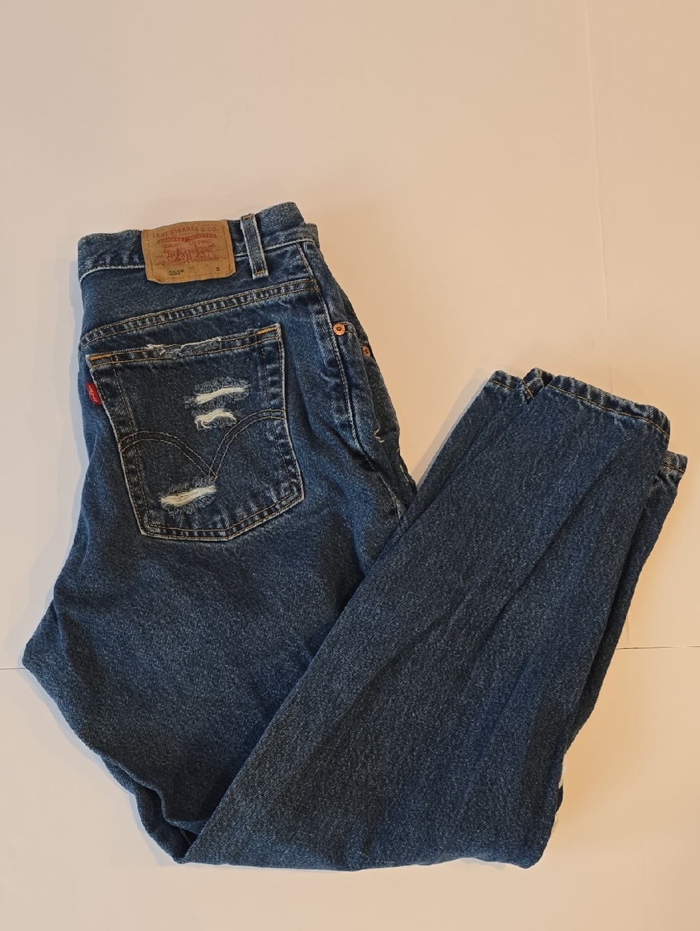 Levi’s 550 Distressed Women’s Straight Leg Jeans. Size 14 Short. J1